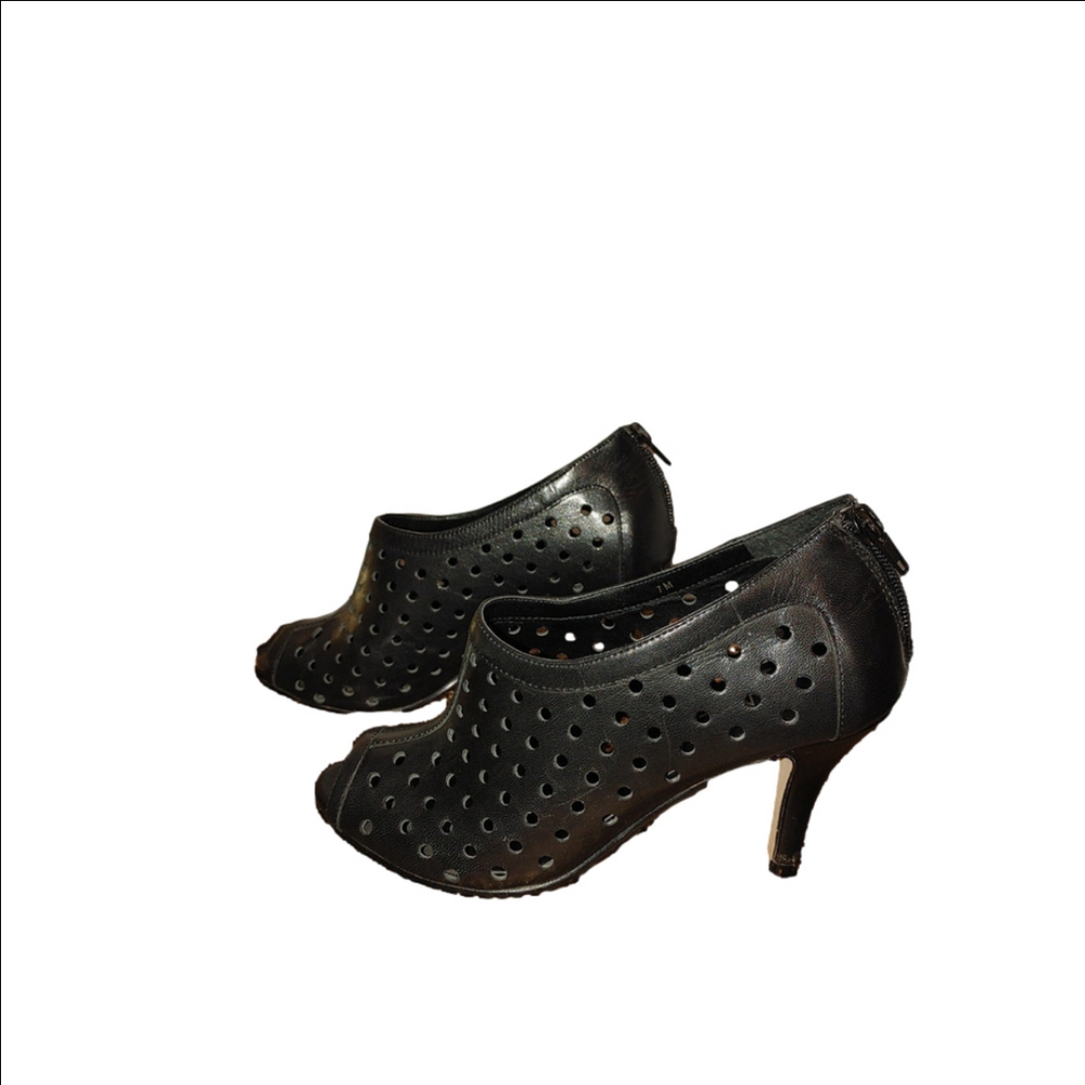 VANELi. Leather Peep-toe Perforated Stiletto Heels Size 7M